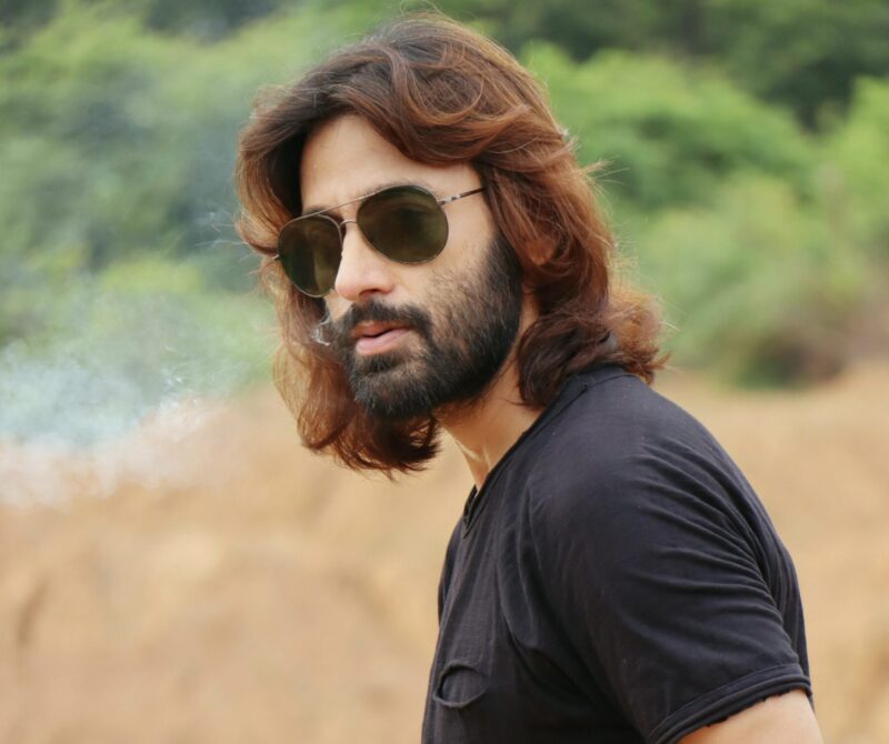 Man with medium-long hair featuring natural movement and lightness at the top, creating volume and texture without changing the overall length
